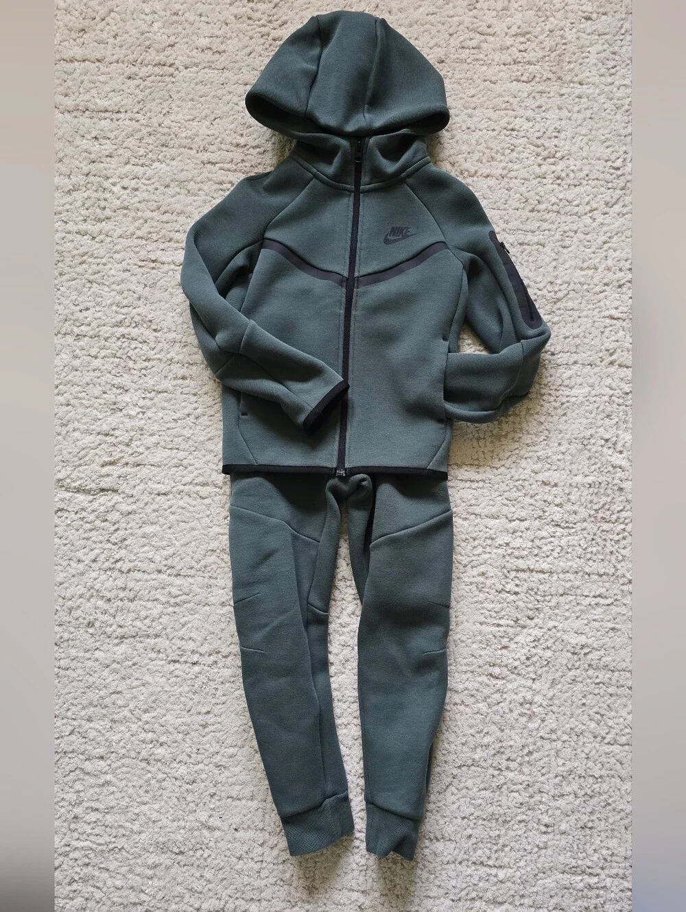 Nike Kids' Green Tech Fleece Hoodie & Jogger Pants - Picture 9 of 14